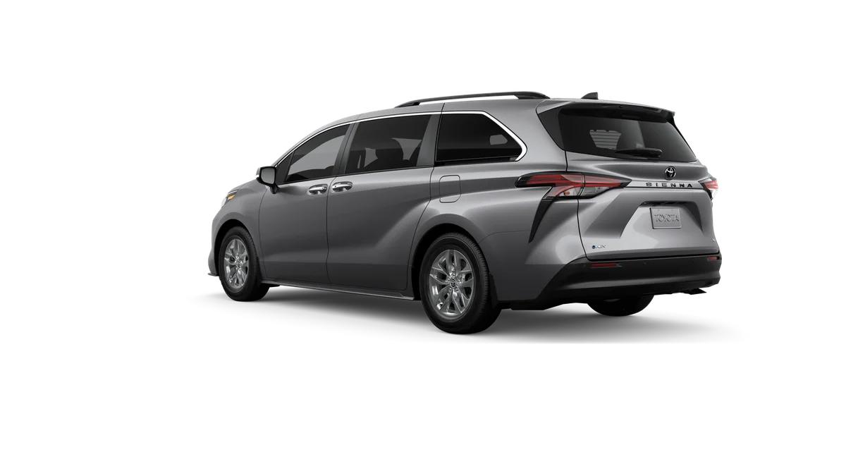 2026 TOYOTA SIENNA XLE photo 6