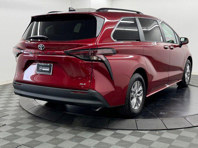 صورة 10 لـ 2026 Toyota SIENNA XLE
