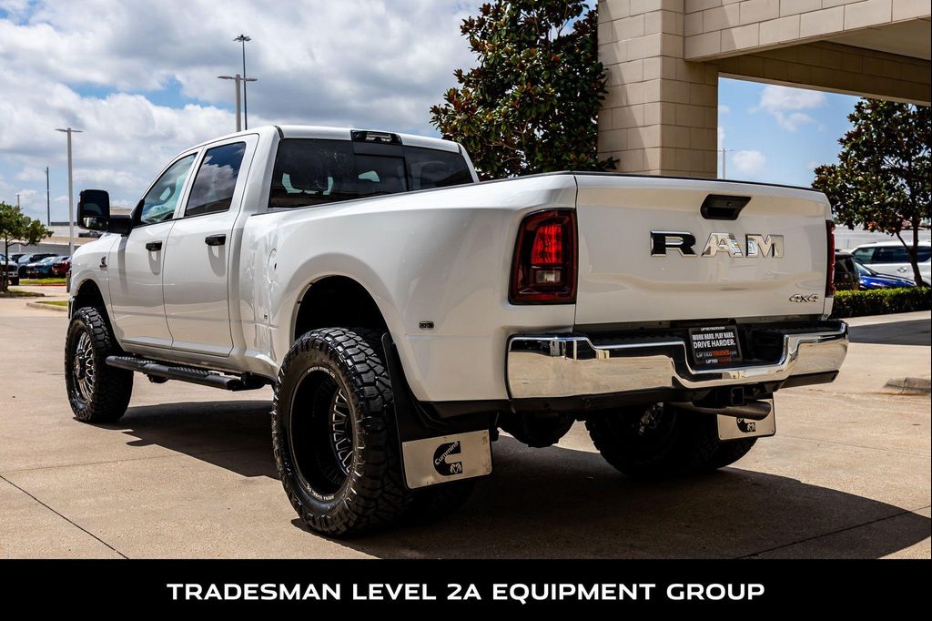 صورة 6 لـ 2026 RAM 3500 TRADESMAN CREW CAB 4X4 8' BOX