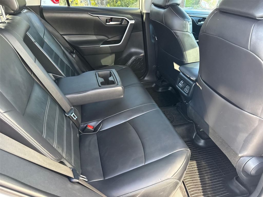 صورة مصغرة 18 لـ 2023 Toyota RAV4 XLE PREMIUM