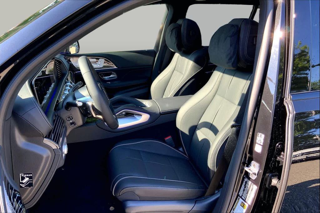 2026 Mercedes-BENZ GLS 缩略图 12