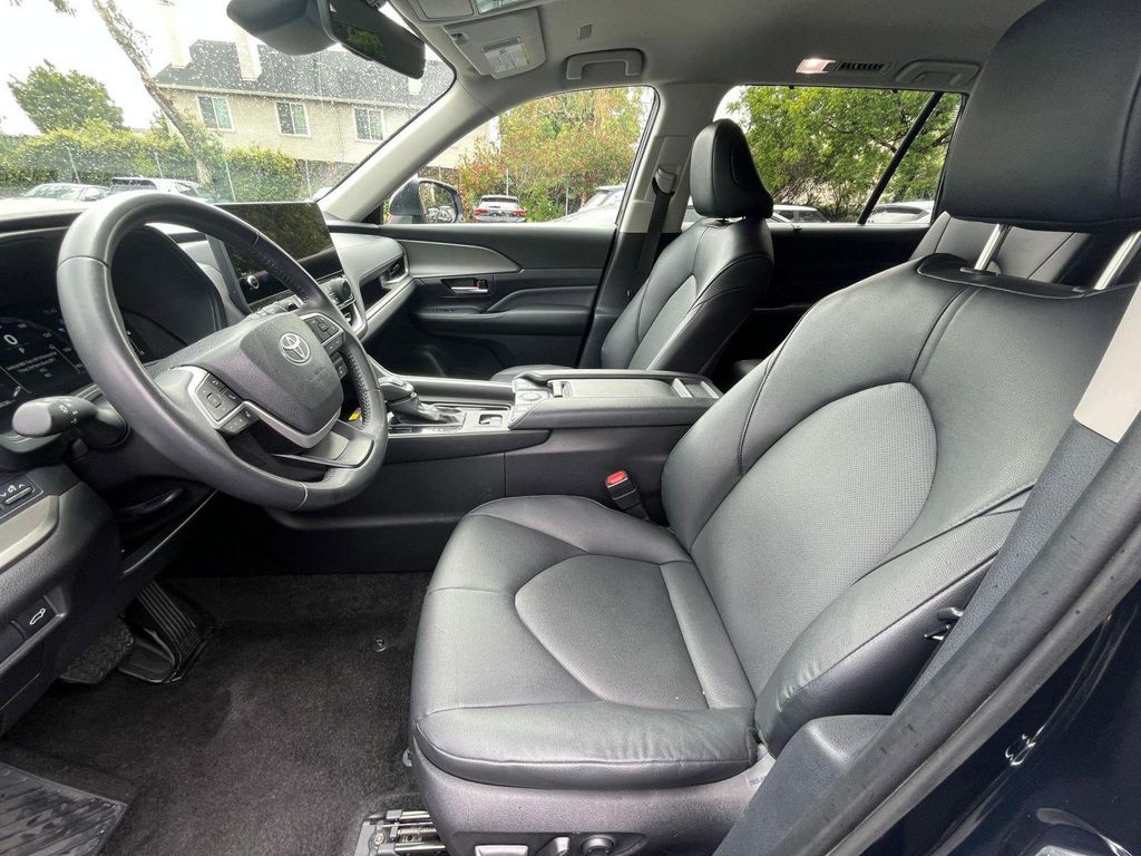 2025 Toyota GRAND HIGHLANDER XLE 缩略图 23