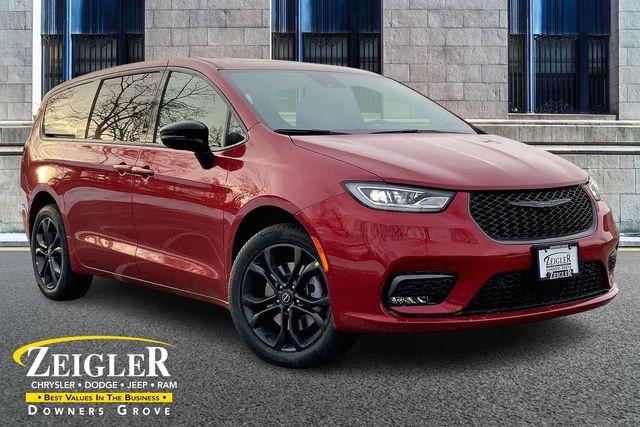 New 2026 Chrysler Pacifica Select