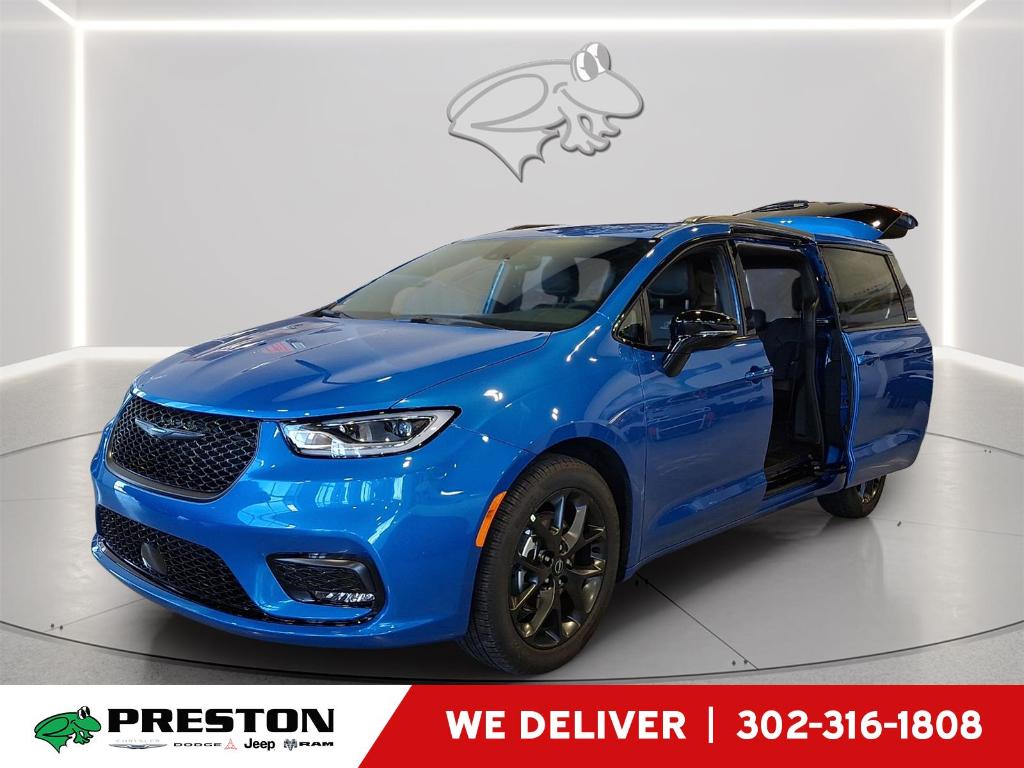 New 2026 Chrysler Pacifica Select