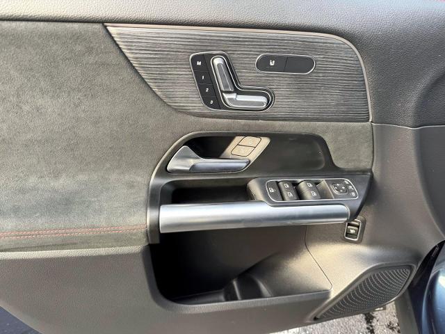 MERCEDES-BENZ GLA - 8