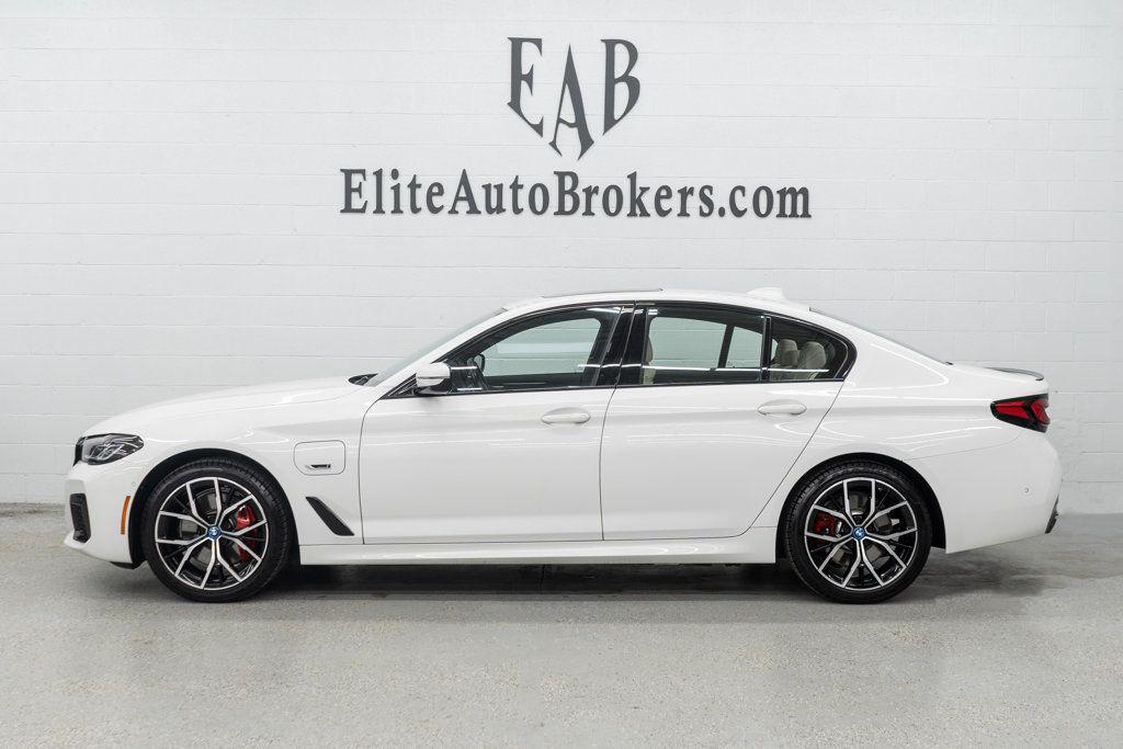 صورة 2 لـ 2023 BMW 530E BASE