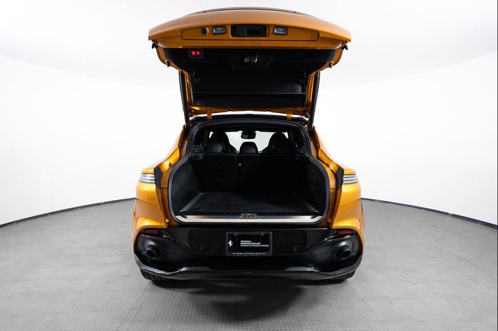 2021 Aston Martin DBX BASE — миниатюра 21