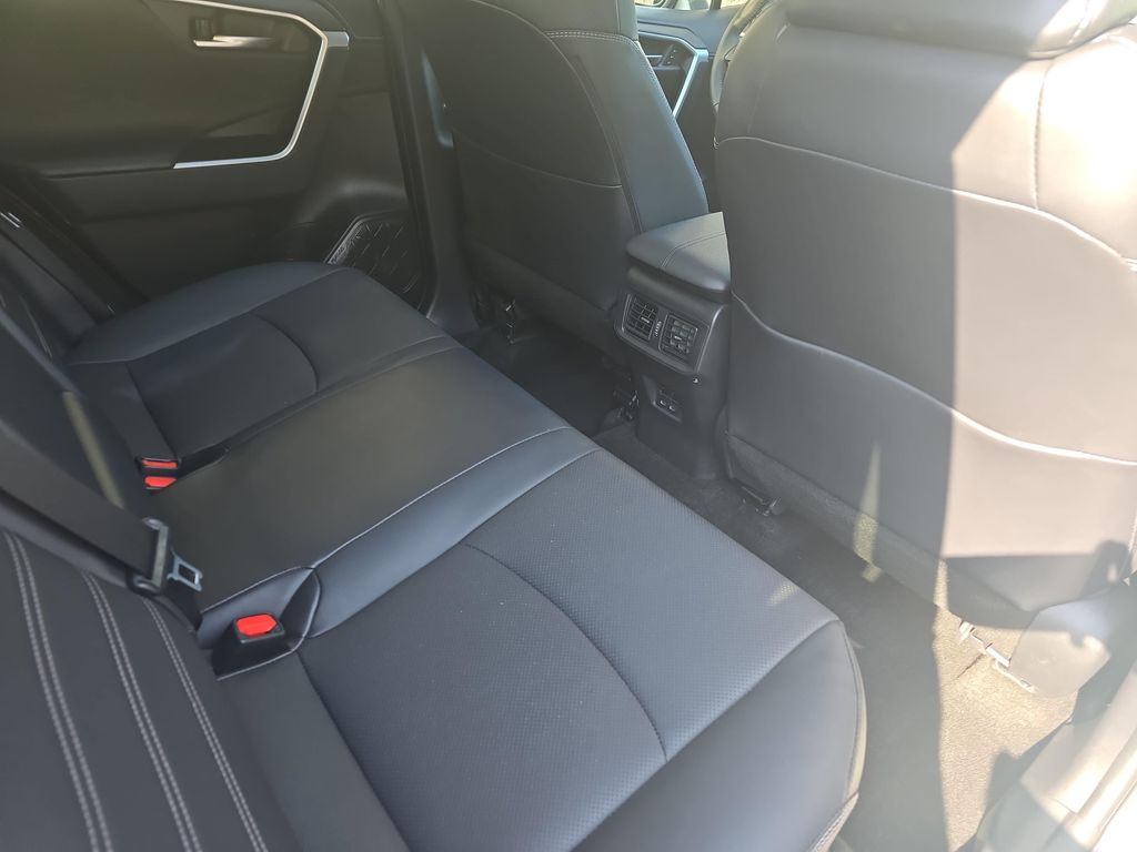 2023 Toyota RAV4 LIMITED — миниатюра 11