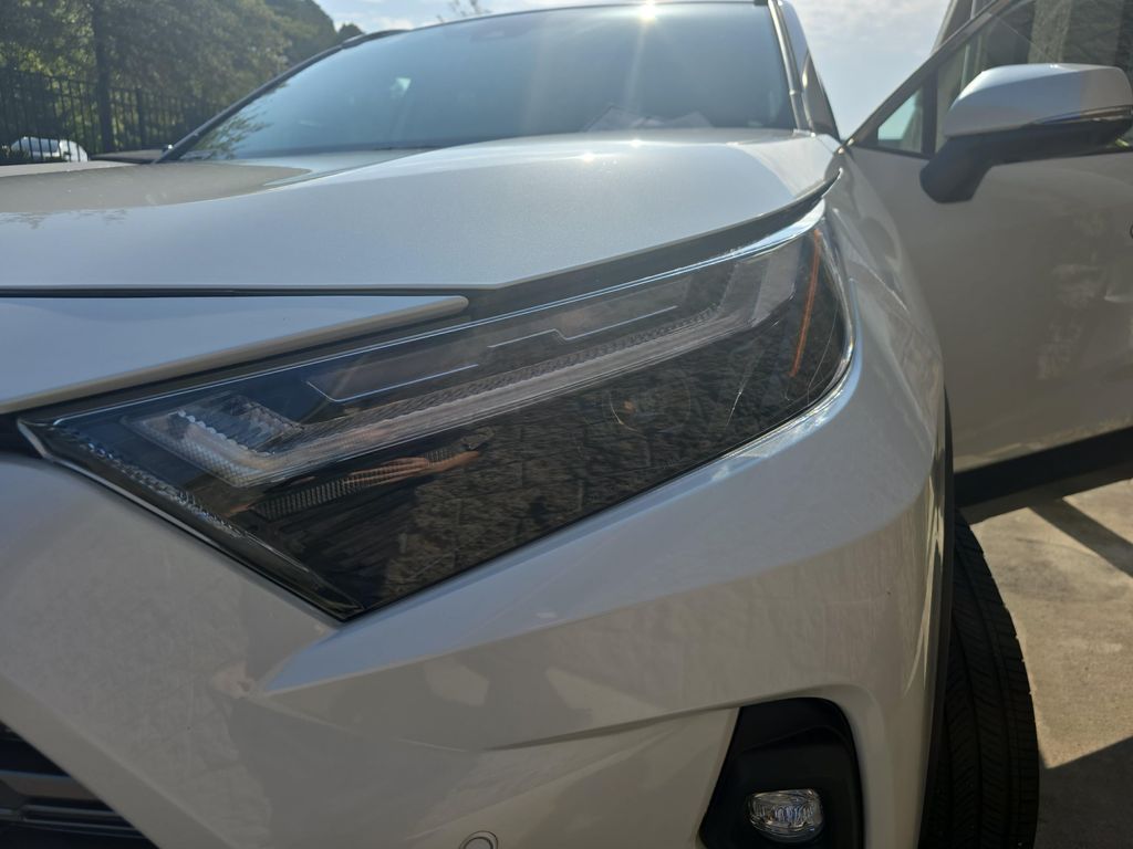2023 Toyota RAV4 LIMITED — миниатюра 32