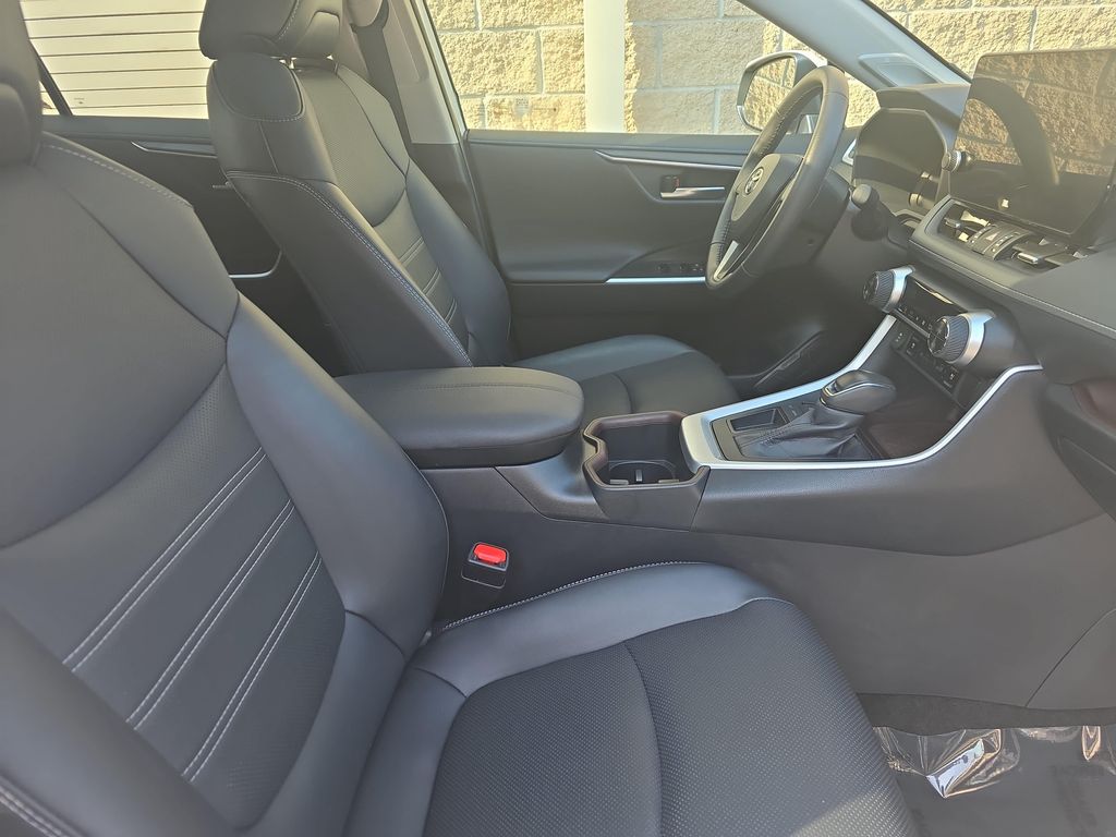2023 Toyota RAV4 LIMITED — фото 10
