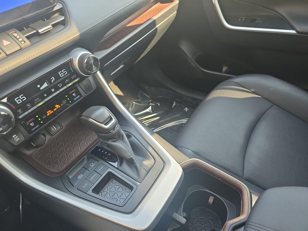 2023 Toyota RAV4 LIMITED — миниатюра 25