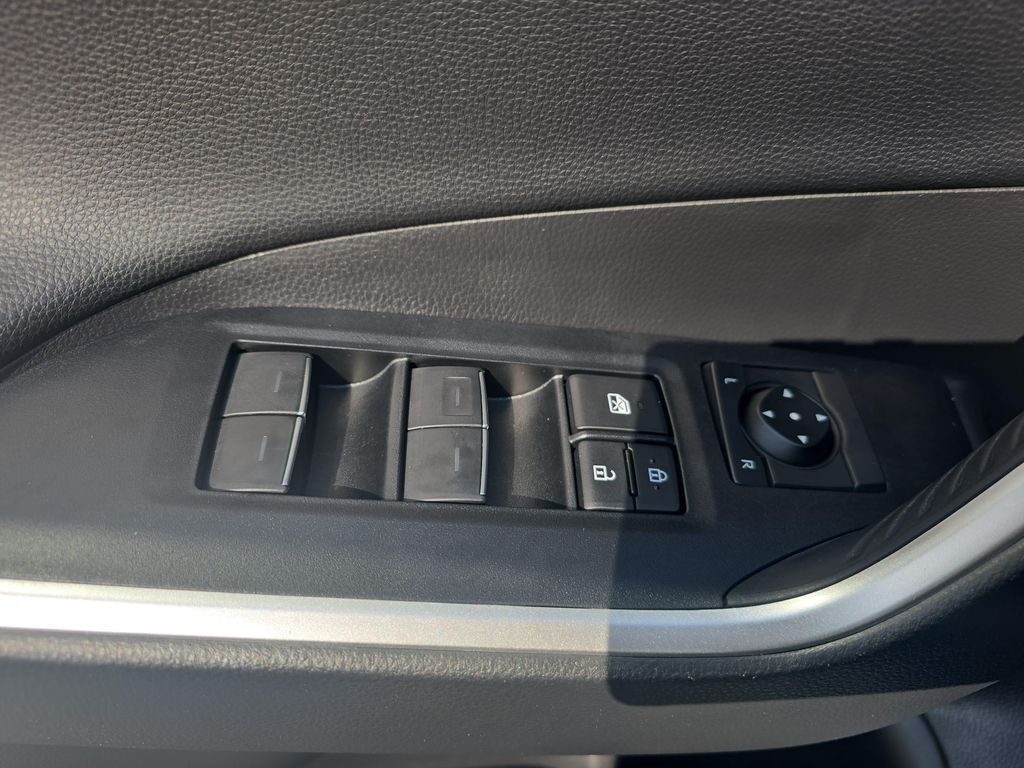 2023 Toyota RAV4 LIMITED — миниатюра 28