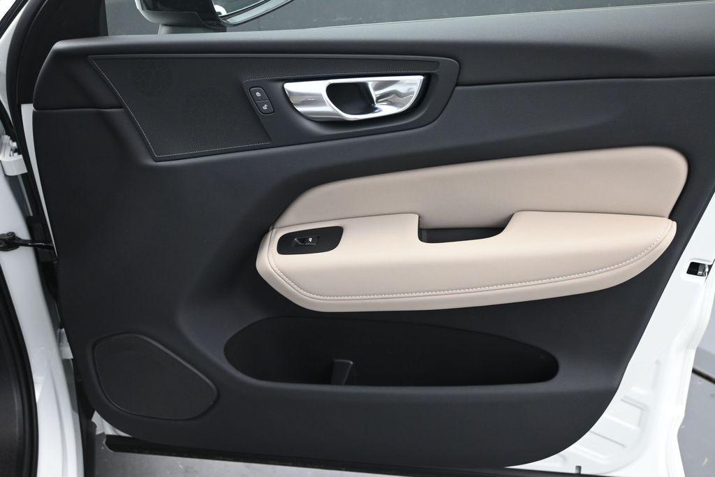 2026 Volvo XC60 B5 PLUS — миниатюра 14
