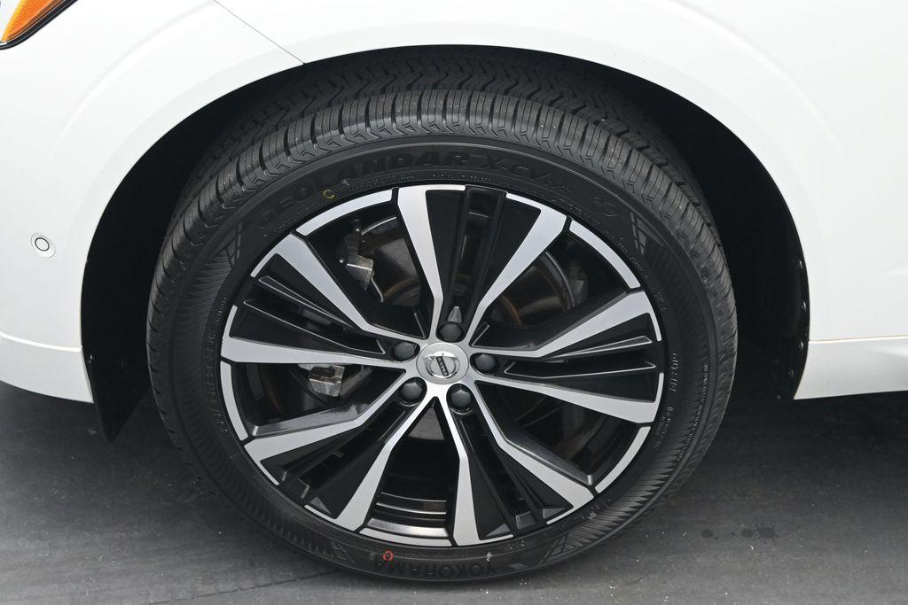 2023 Volvo XC60 B5 PLUS DARK THEME — фото 4