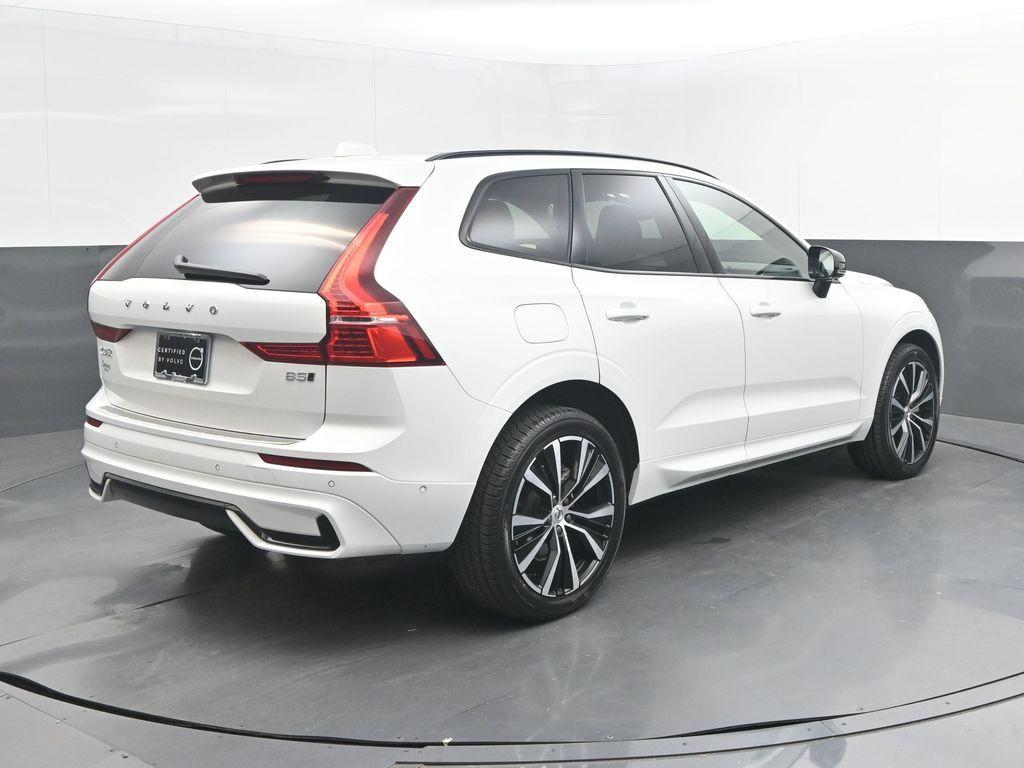 2023 Volvo XC60 B5 PLUS DARK THEME — фото 7