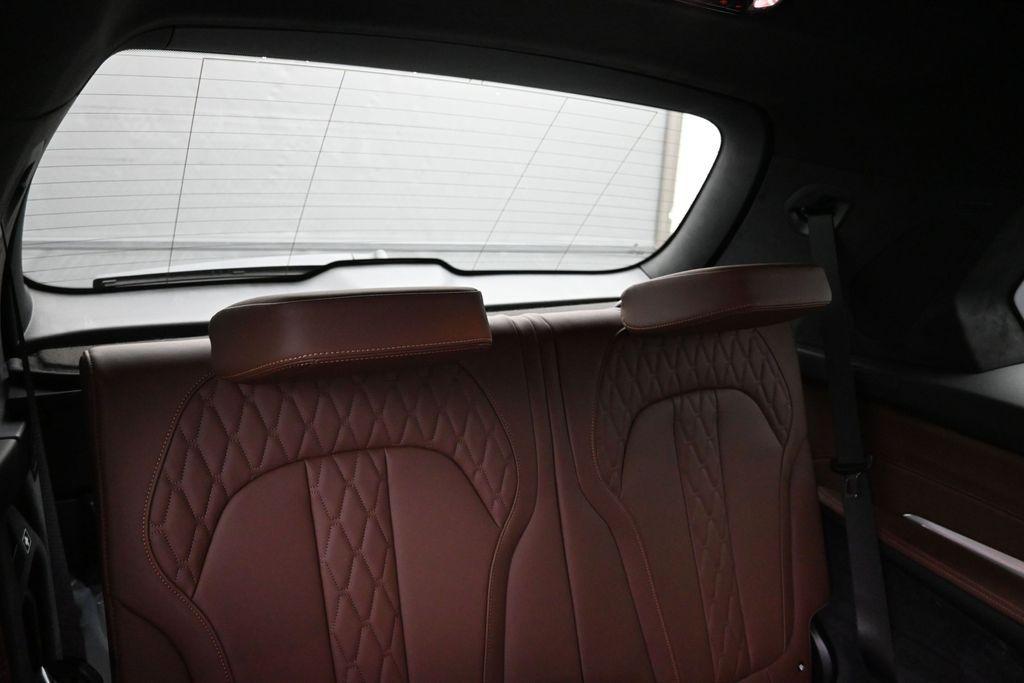 صورة مصغرة 27 لـ 2027 BMW X7 M60I