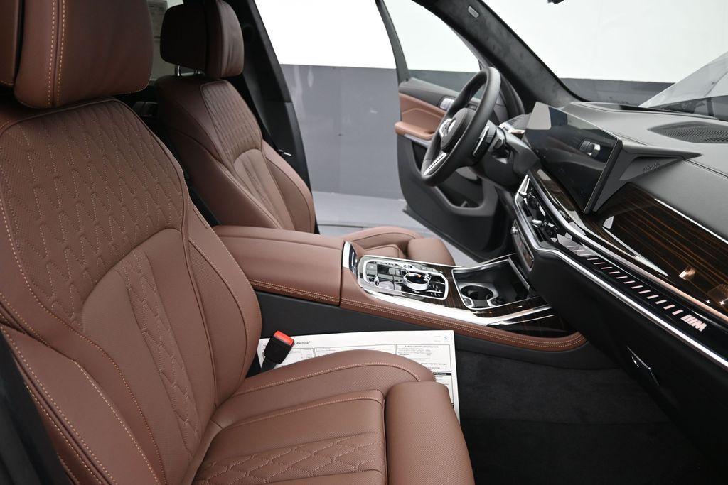 صورة مصغرة 21 لـ 2027 BMW X7 M60I