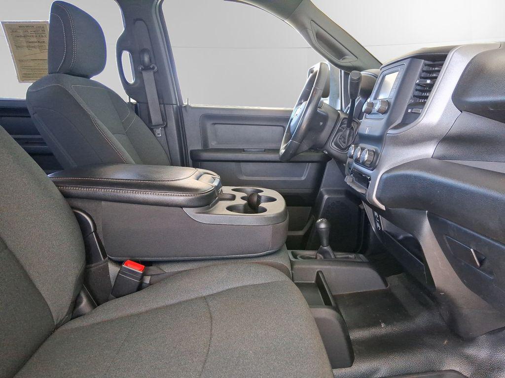 2024 RAM 3500 TRADESMAN CREW CAB 4X4 6'4' BOX — фото 15