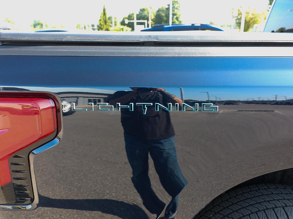 2025 FORD F-150 LIGHTNING FLASH — миниатюра 25