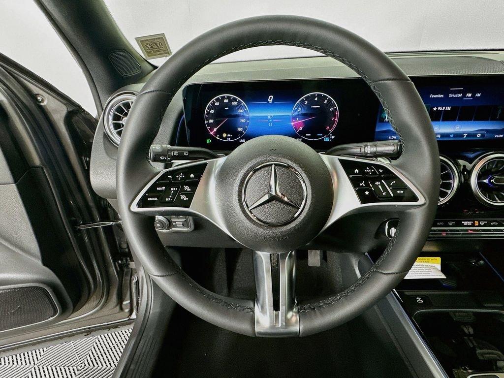 2026 Mercedes-BENZ GLB — фото 10