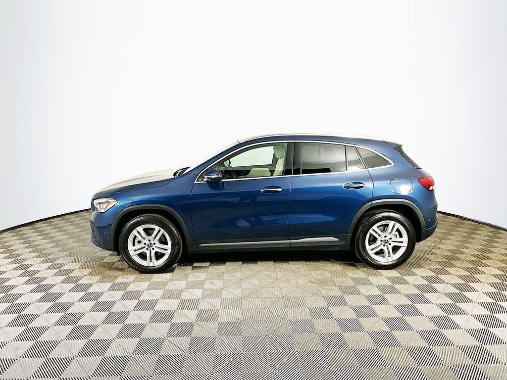 MERCEDES-BENZ GLA - 3