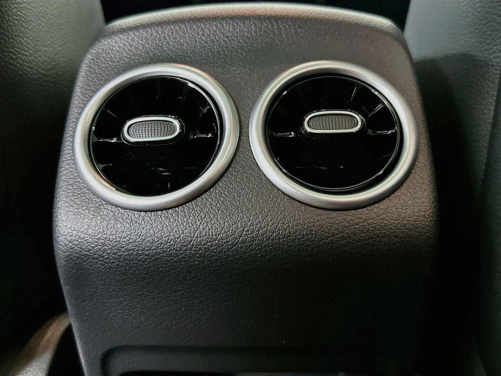 2026 Mercedes-BENZ GLA — миниатюра 25