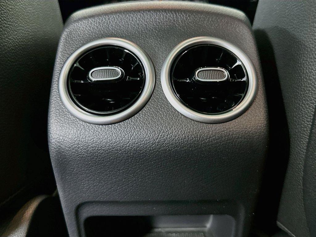 2026 Mercedes-BENZ GLA — миниатюра 25