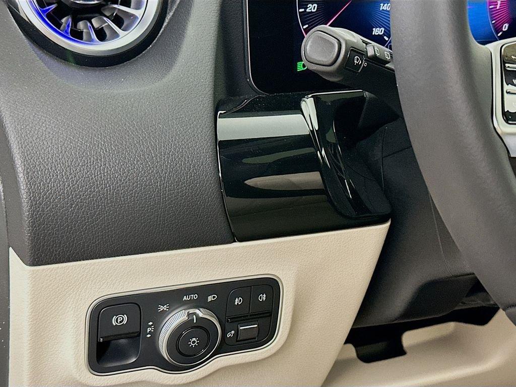 MERCEDES-BENZ GLA - 10