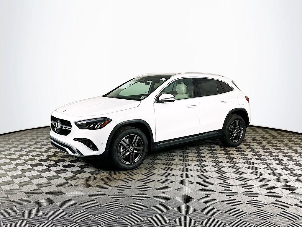 MERCEDES-BENZ GLA - 3
