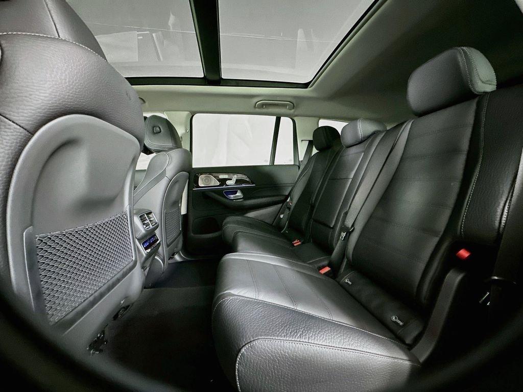 2026 Mercedes-BENZ GLS — миниатюра 25