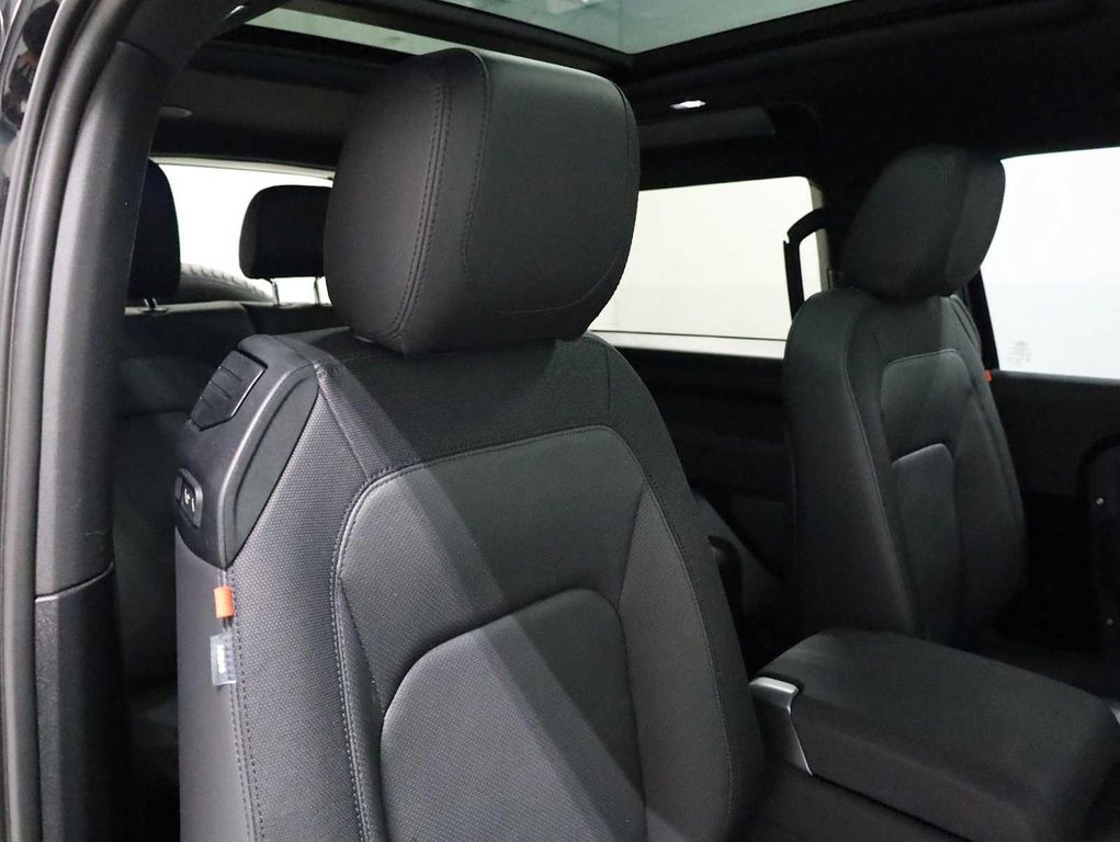 صورة 21 لـ 2023 LAND Rover DEFENDER 90 X-DYNAMIC SE