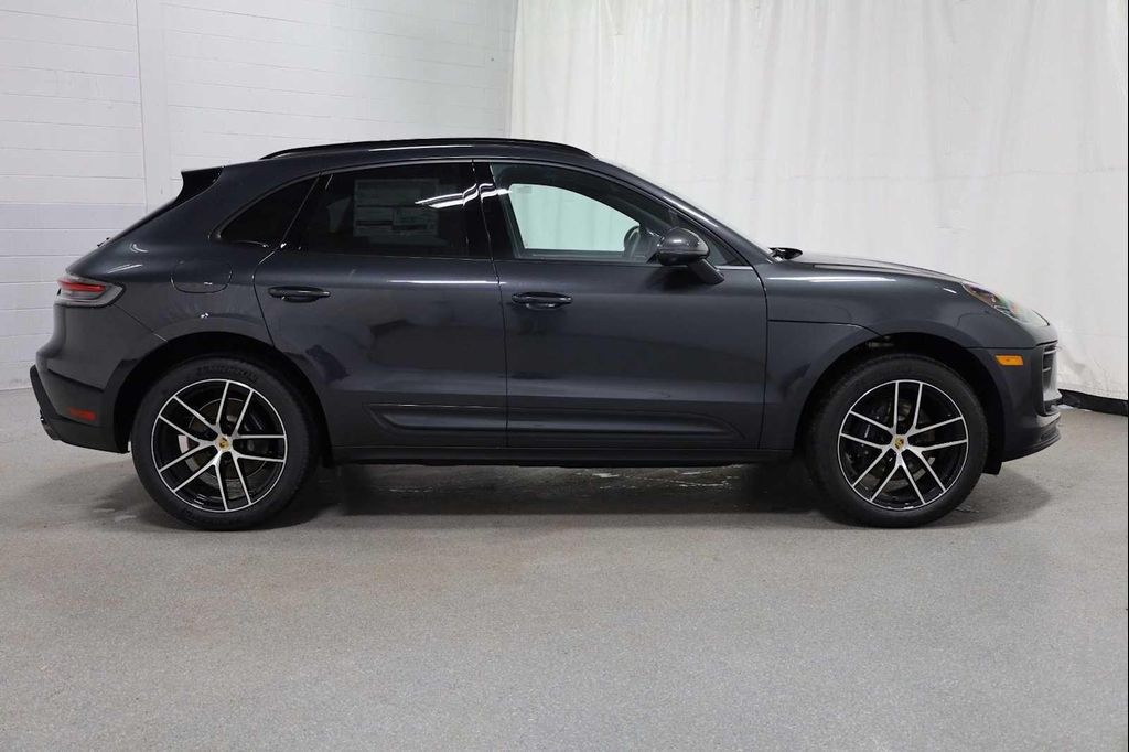 صورة 10 لـ 2026 Porsche MACAN