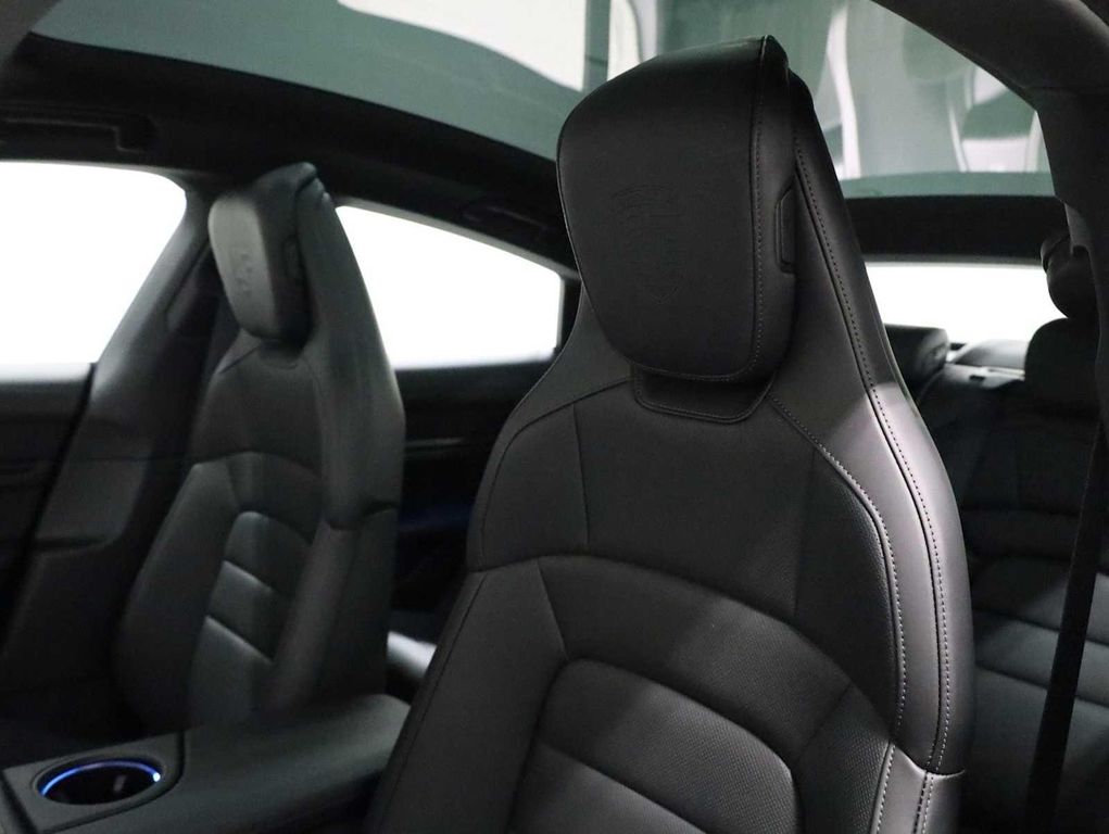 صورة مصغرة 18 لـ 2026 Porsche TAYCAN 4 BLACK EDITION