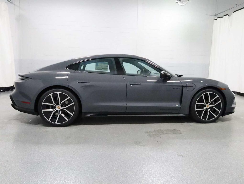 صورة مصغرة 10 لـ 2026 Porsche TAYCAN 4 BLACK EDITION