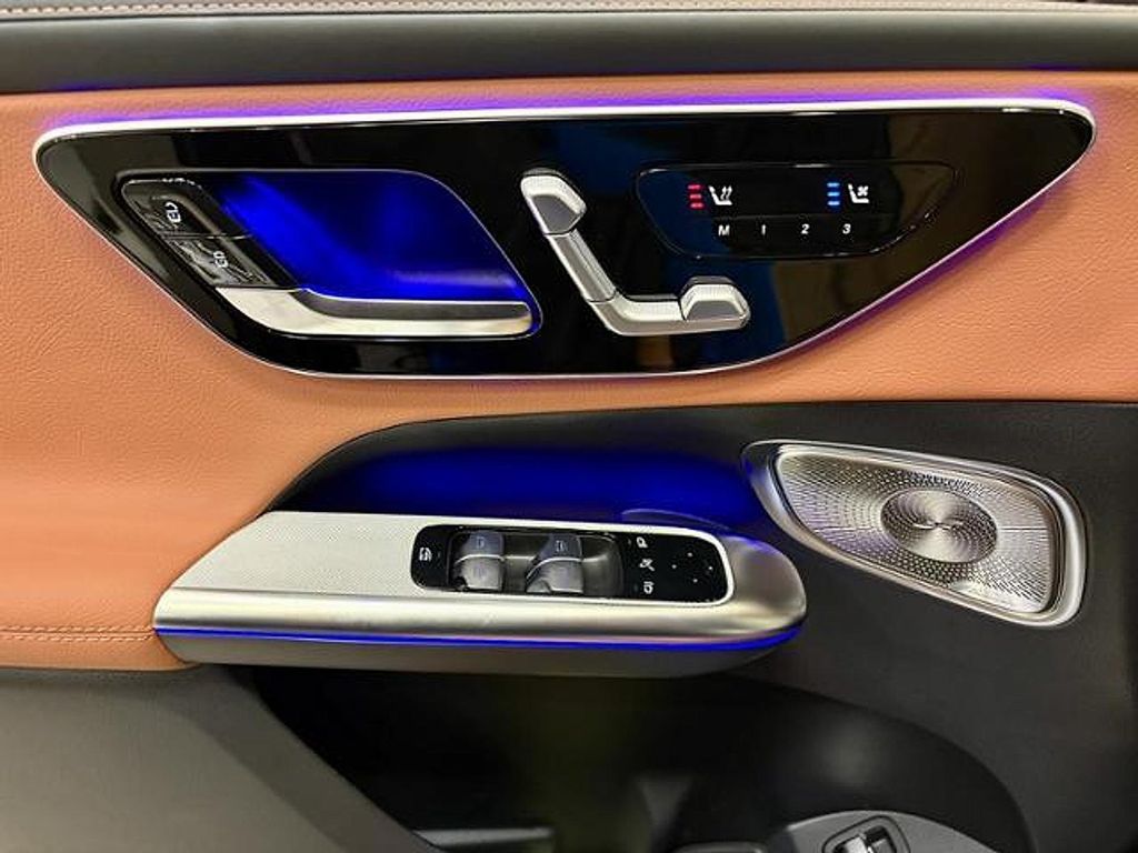 2026 Mercedes-BENZ GLC — фото 8