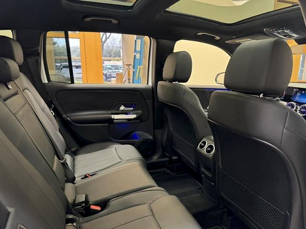 2025 Mercedes-BENZ GLB — миниатюра 21