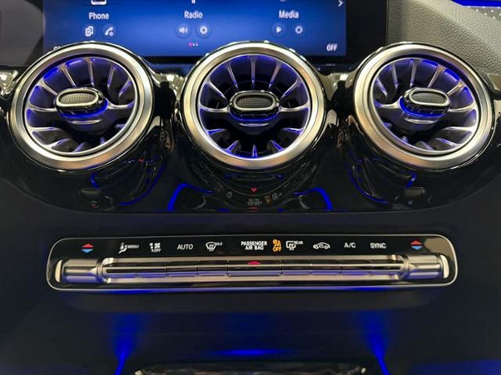 2025 Mercedes-BENZ GLA — миниатюра 13