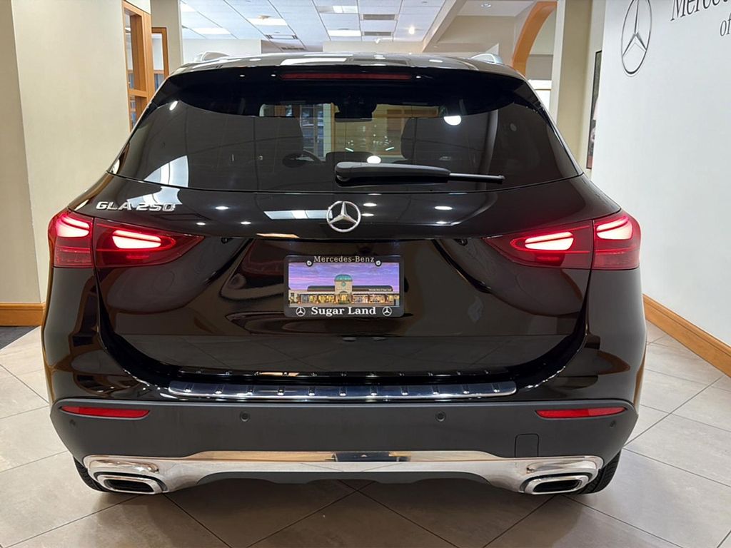 2025 Mercedes-BENZ GLA — фото 5