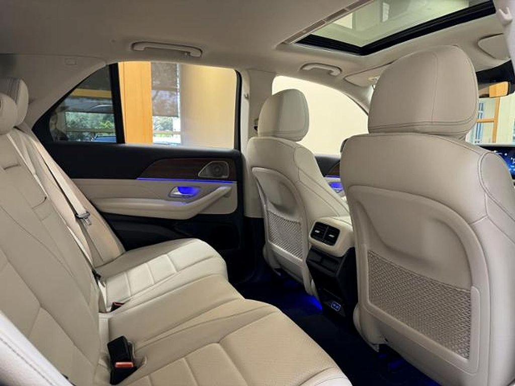 2025 Mercedes-BENZ GLE — миниатюра 21