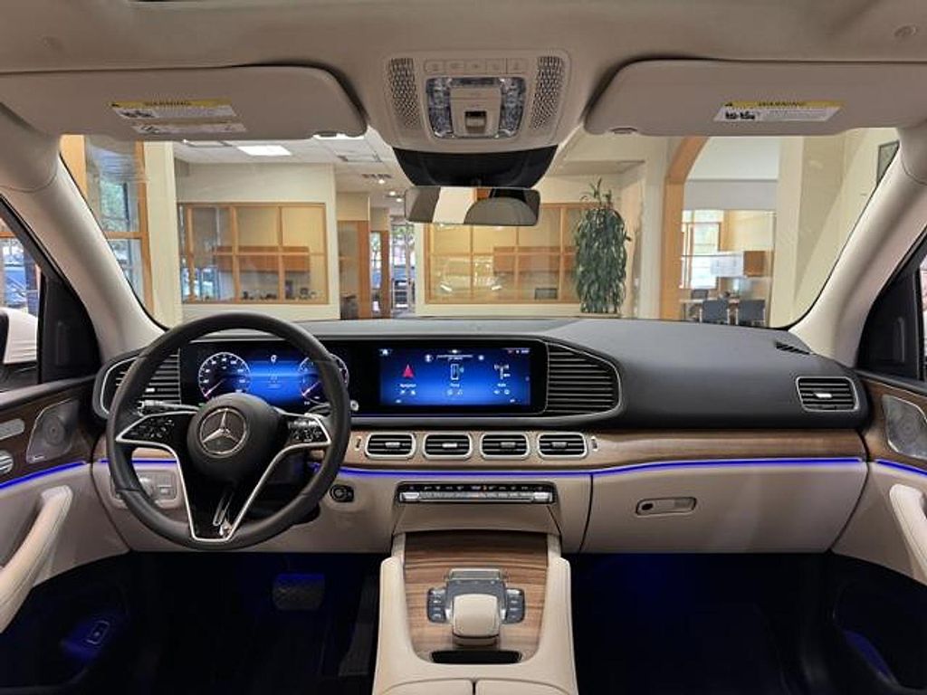 2025 Mercedes-BENZ GLE — миниатюра 11
