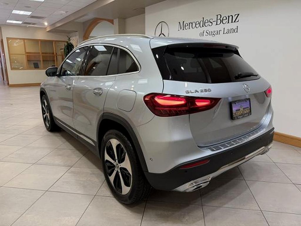 صورة 3 لـ 2025 Mercedes-BENZ GLA