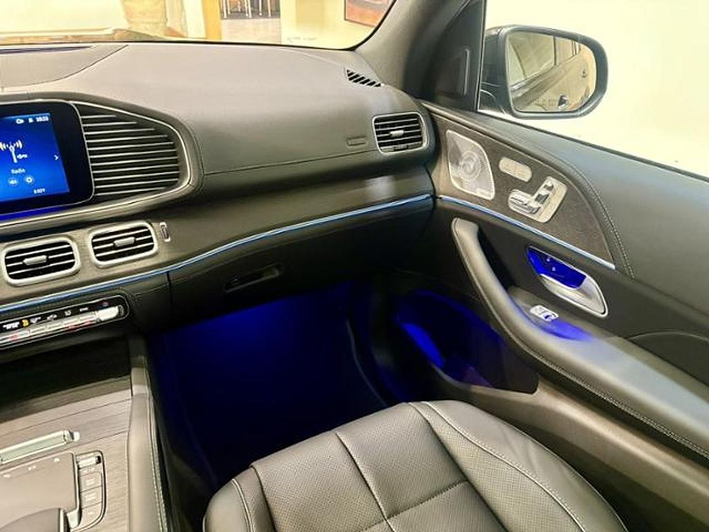 2026 Mercedes-BENZ GLS — фото 10