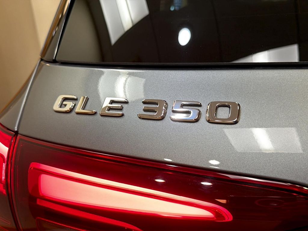 2025 Mercedes-BENZ GLE — миниатюра 29