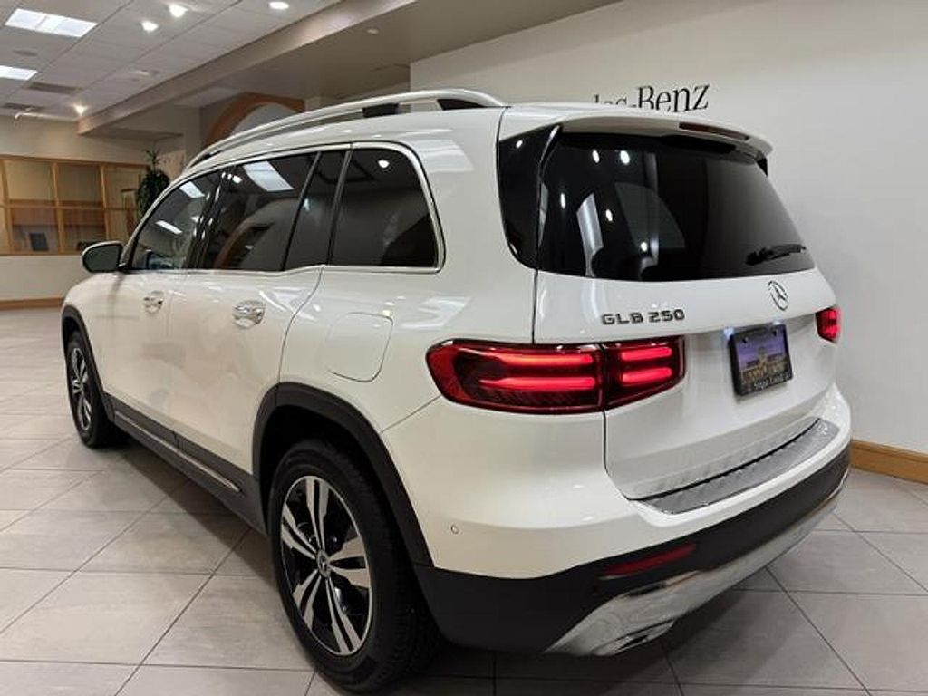 صورة 3 لـ 2025 Mercedes-BENZ GLB