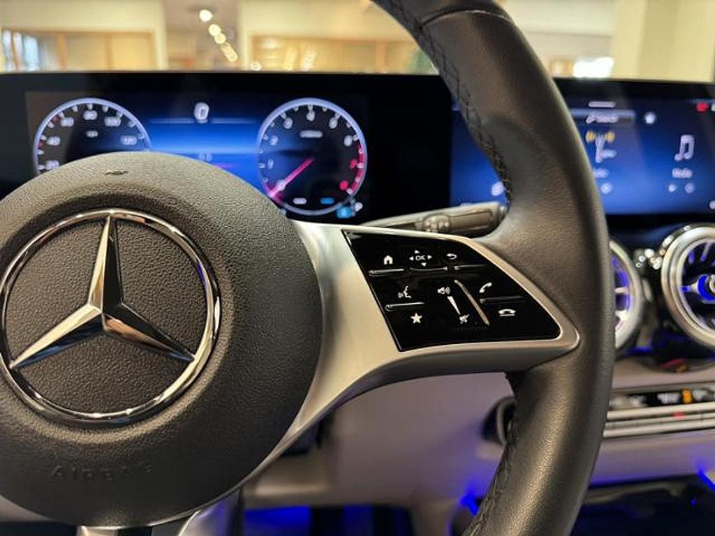 2025 Mercedes-BENZ GLB 缩略图 18