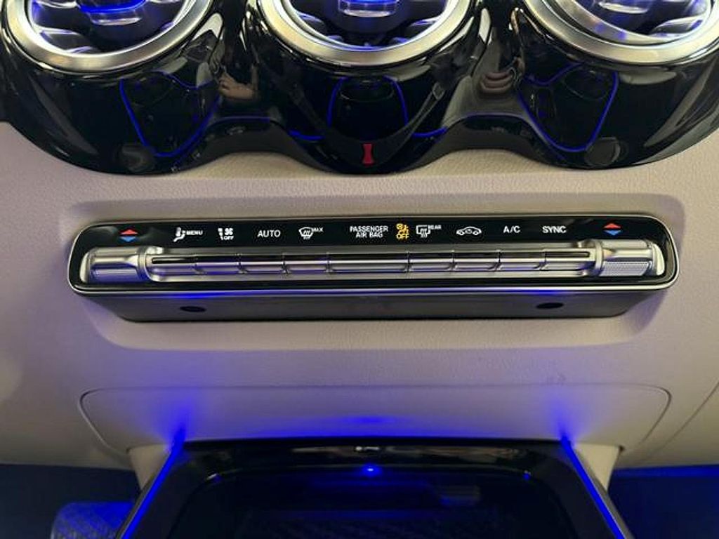 2025 Mercedes-BENZ GLB 缩略图 14