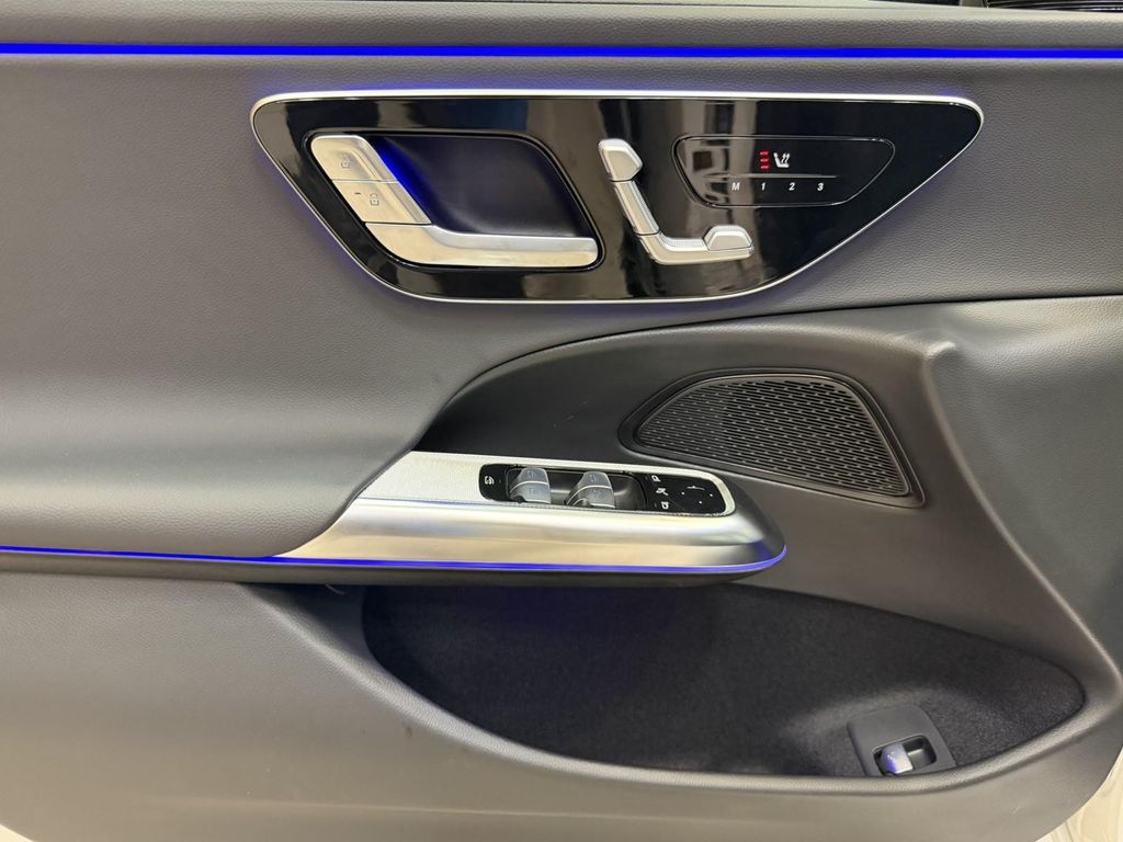 MERCEDES-BENZ E-CLASS - 7