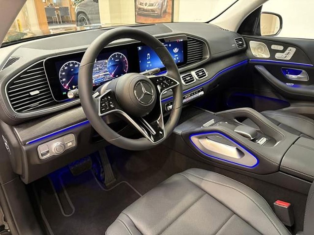 2026 Mercedes-BENZ GLS — фото 10