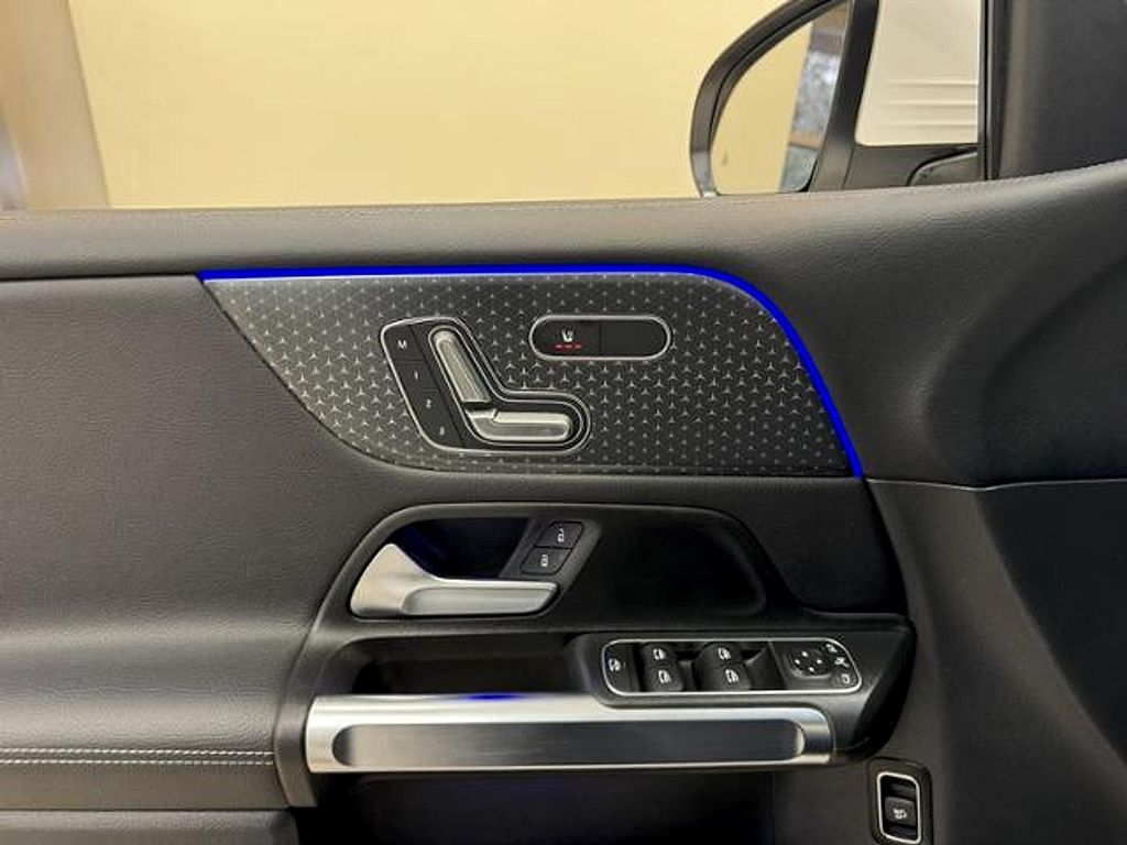 2025 Mercedes-BENZ GLB photo 7