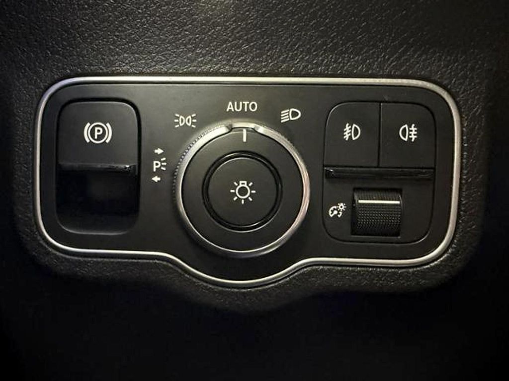 2025 Mercedes-BENZ GLB 缩略图 23